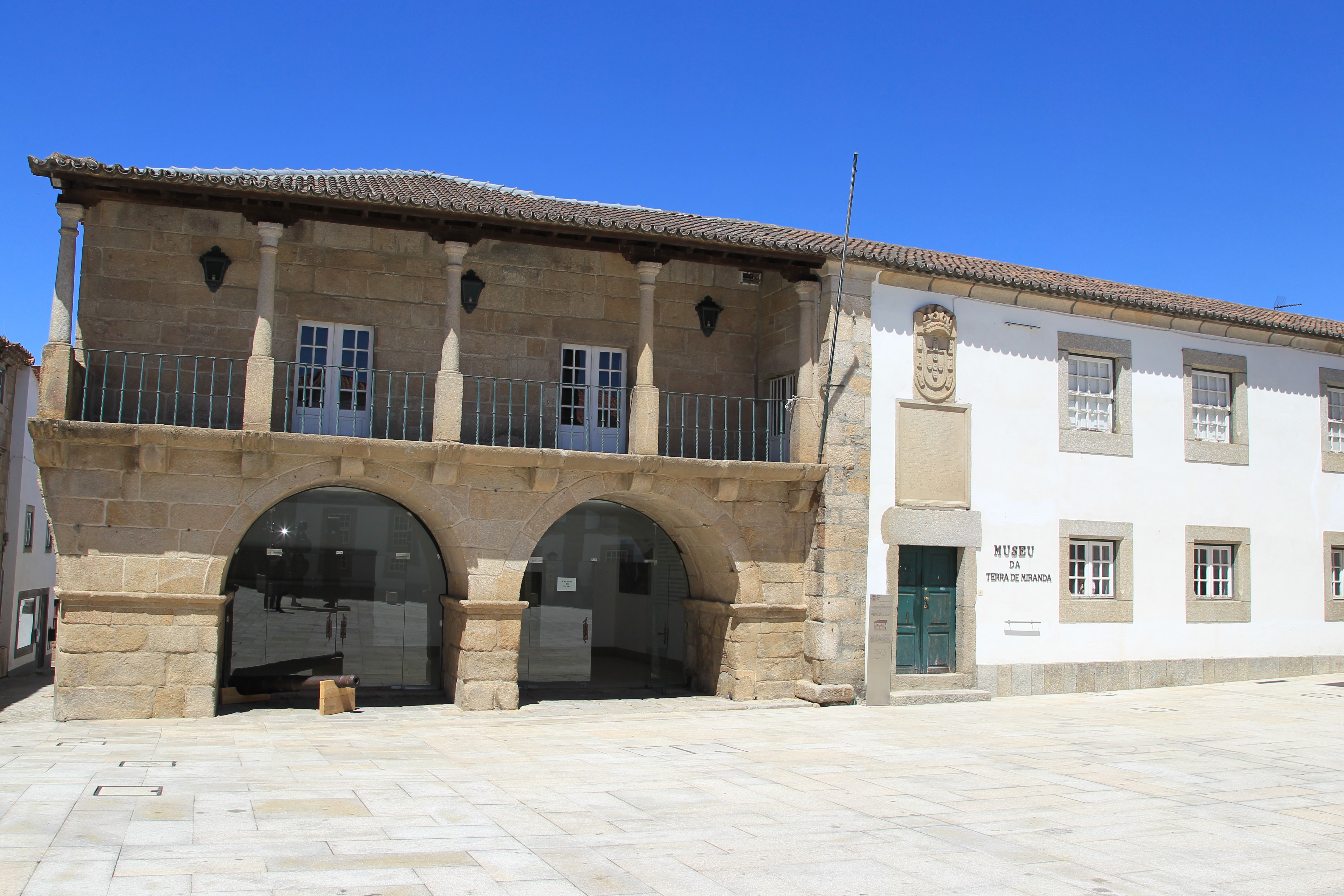 Fachada do Museu da Terra de Miranda